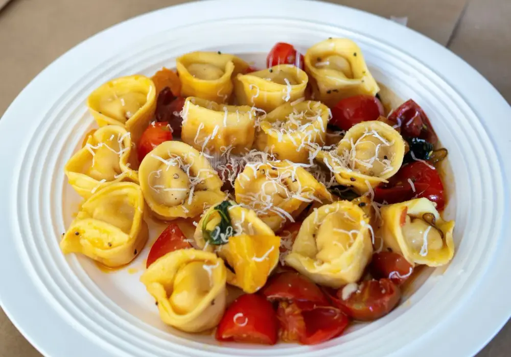 Tortellini co to? Poznaj sekrety włoskich pierożków i ich smaki