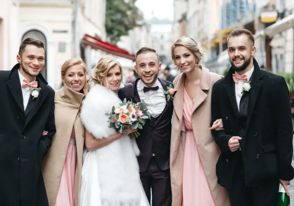 Zimowy ślub cywilny: Elegancja i ciepło. Stylizacje dla Panny Młodej i gości