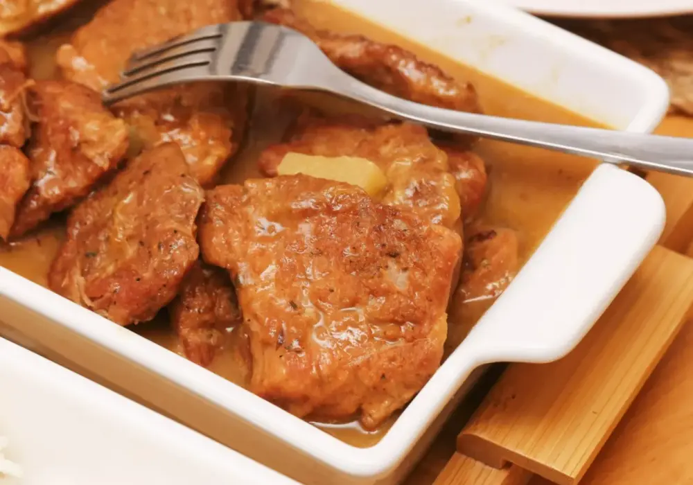 Pieczona karkówka - jak upiec soczyste mięso bez wysuszania?