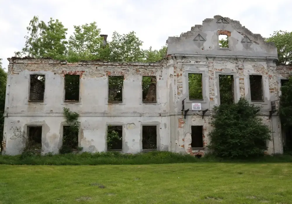 Ruiny pałacu Włodowice: Historia, legendy i praktyczne wskazówki