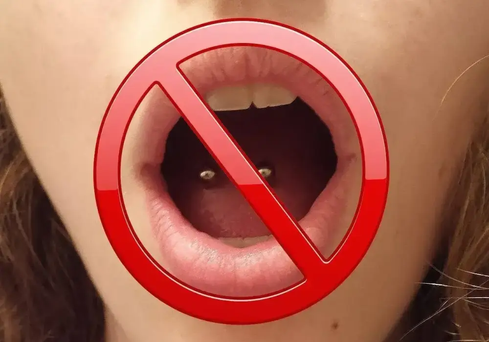 Snake eye piercing - ryzyka, gojenie i bezpieczne alternatywy.