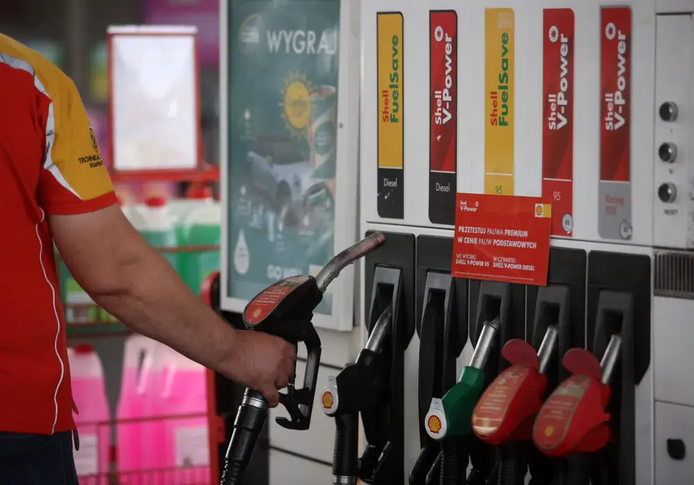 Ile można zarobić na stacji paliw - Pensje, widełki, benefity