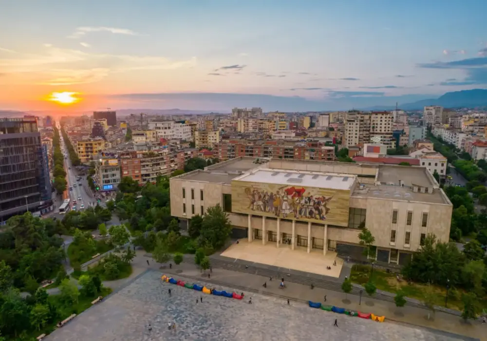 Tirana: Co warto zobaczyć? Przewodnik po atrakcjach i historii
