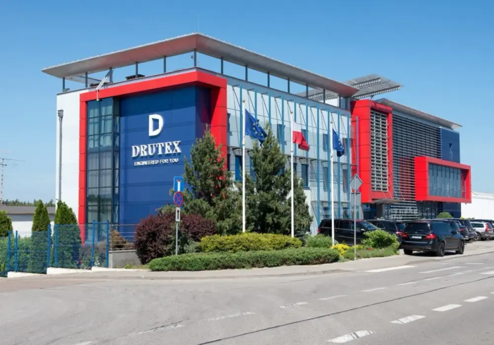 Aktualne oferty pracy w Drutex Bytów: warunki zatrudnienia i benefity
