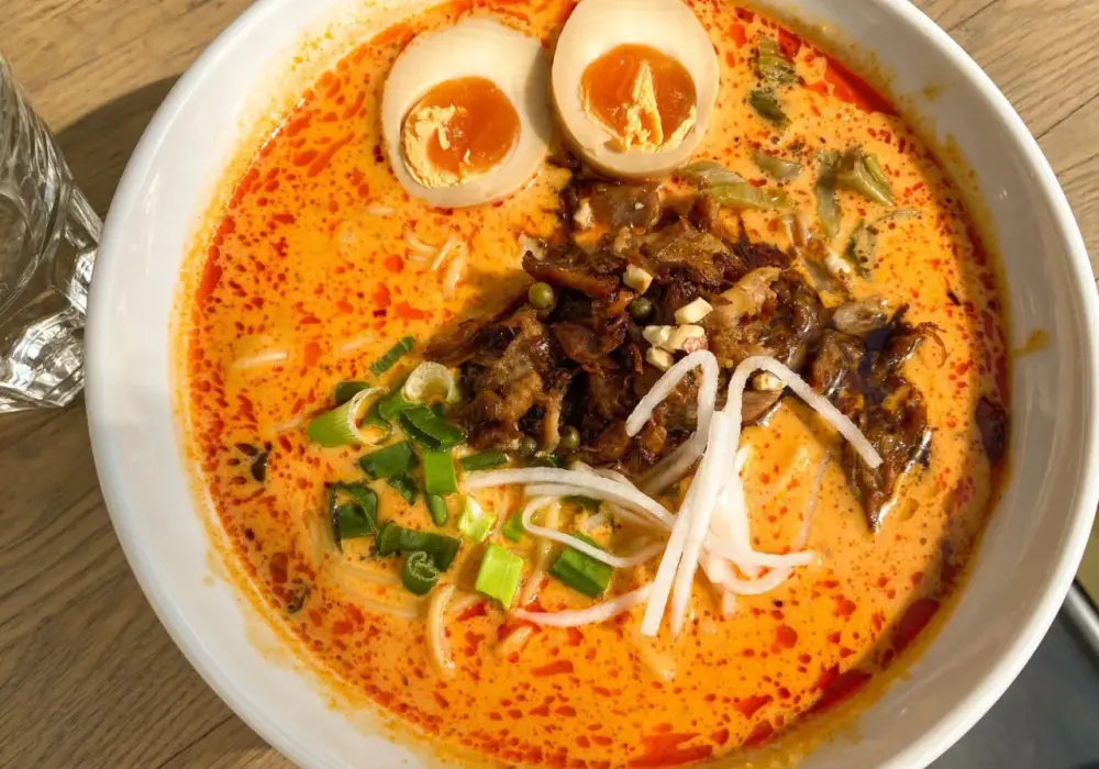 Gdzie na ramen w Warszawie? Sprawdź najlepsze miejsca i uniknij rozczarowania!