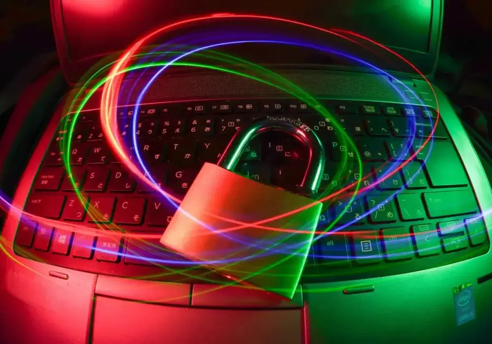 Darmowy antywirus na laptopa - Który wybrać i czy ma sens?