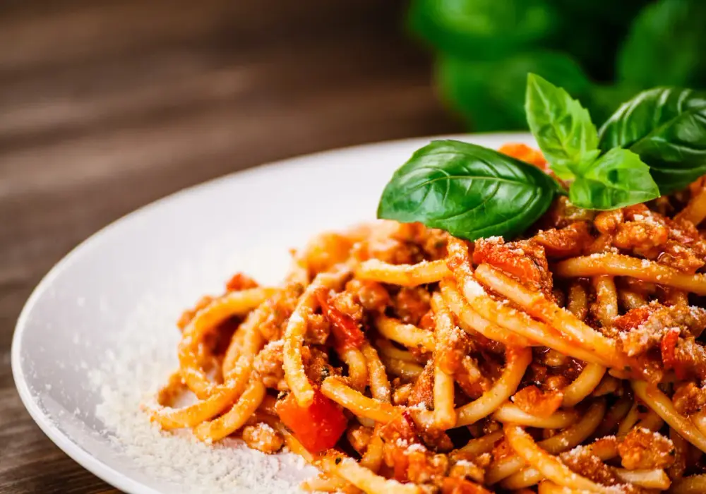 Prosty przepis na spaghetti bolognese, który zaskoczy Twoich gości