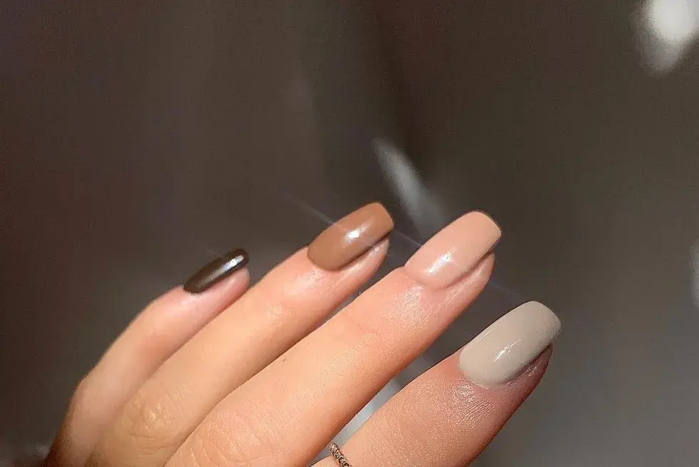 Paznokcie w odcieniach brązu - odkryj ciepło w swoim manicure
