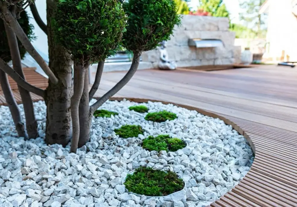 Co pod kamienie ogrodowe, aby uniknąć błędów w aranżacji przestrzeni?