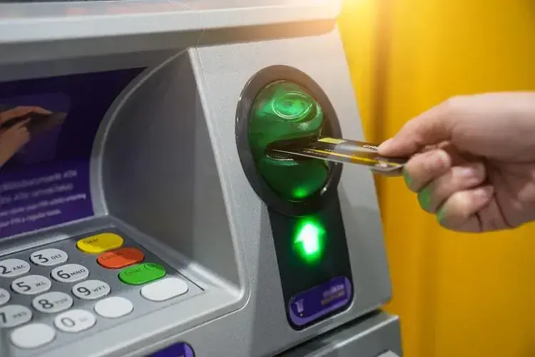 Jak wpłacić pieniądze na konto mBank? Proste metody i porady