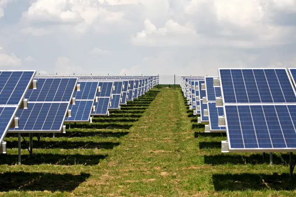 Gdzie są elektrownie słoneczne w Polsce? Odkryj ich lokalizacje i potencjał