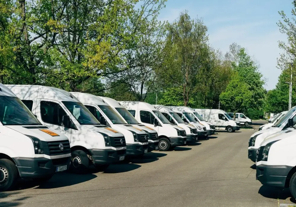Wynajem busa z kierowcą: Ile naprawdę zapłacisz za komfortowy transport?