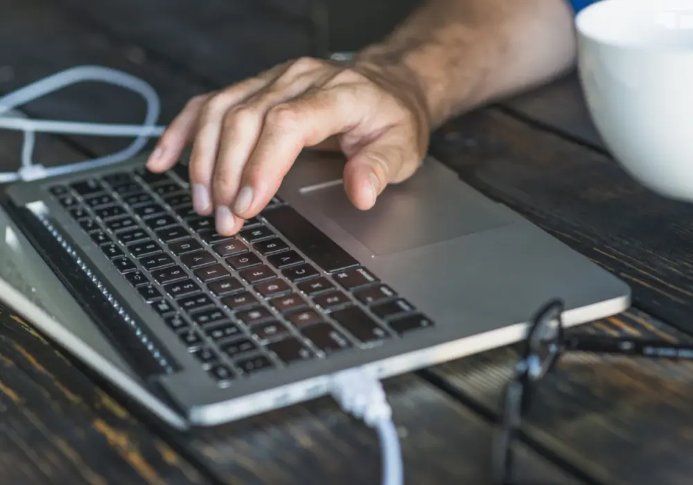 Jak zrestartować laptopa - Gdy się zawiesi? Bezpieczny poradnik