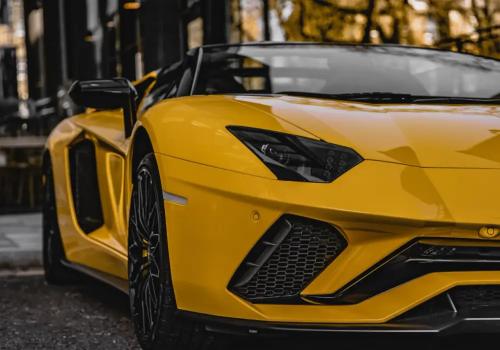 Ile kosztuje wynajem lamborghini? Sprawdź ceny i ukryte koszty