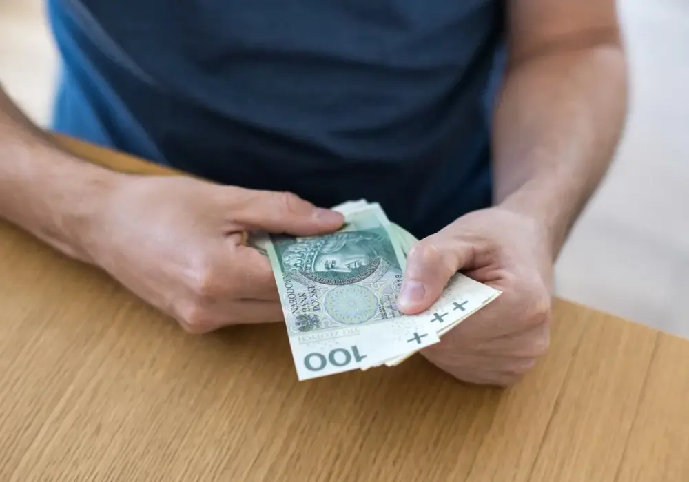 Dodatek pielęgnacyjny - Kto dostanie 366,68 zł bez wniosku?