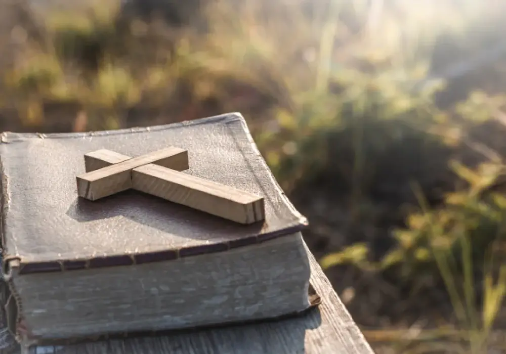 Cytaty z Biblii o miłości - najpiękniejsze wersety i ich sens
