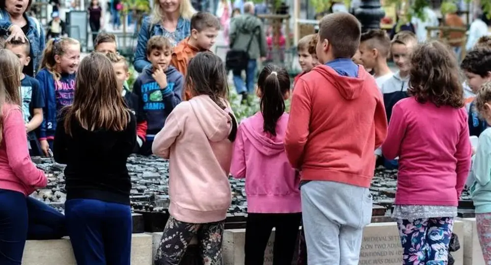 Przedłużenie etapu edukacyjnego: Jak zyskać czas dla dziecka?