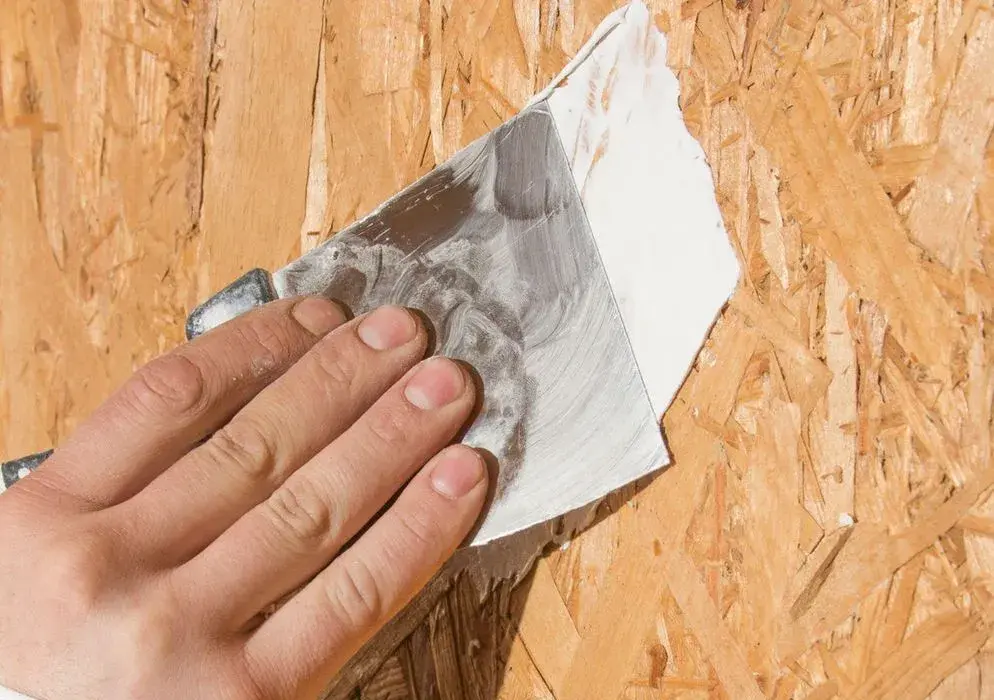 Jaką folię w płynie najlepiej wybrać na OSB - poradnik dla majsterkowiczów