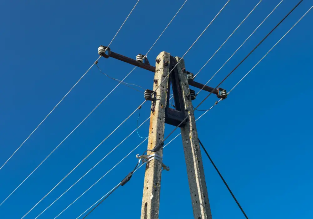 Słupy energetyczne na działce - Ile naprawdę możesz zyskać?