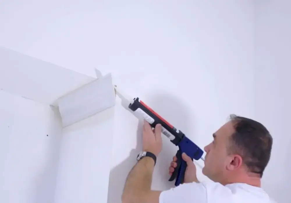 Jak dociąć listwy styropianowe do sufitu: 7 prostych kroków