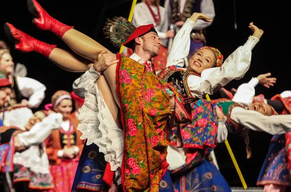 Jakie są polskie tańce narodowe? Odkryj ich historię i znaczenie