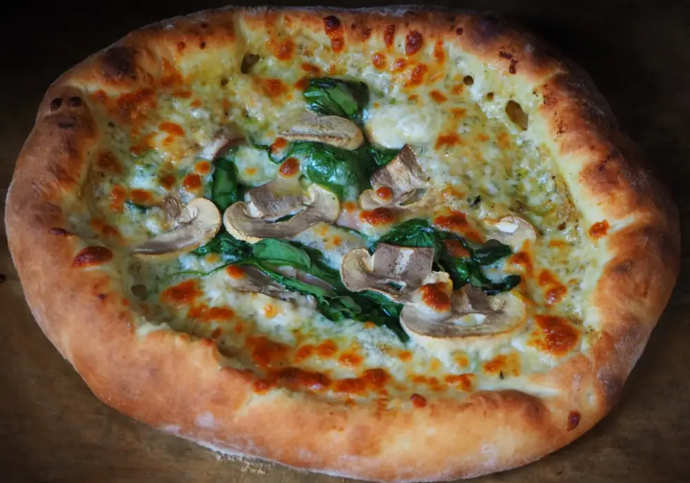 Pizza bez sosu pomidorowego? 10+ kreatywnych pomysłów na spód