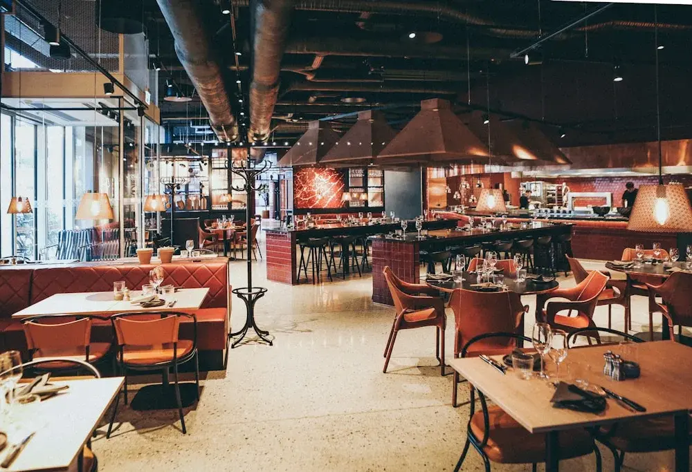 Rentowność restauracji pod lupą: Gdzie uciekają zyski w nowoczesnym lokalu gastronomicznym?