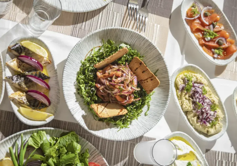 Domowa kolacja w wyjątkowym stylu – jak zaplanować menu i przygotowanie?