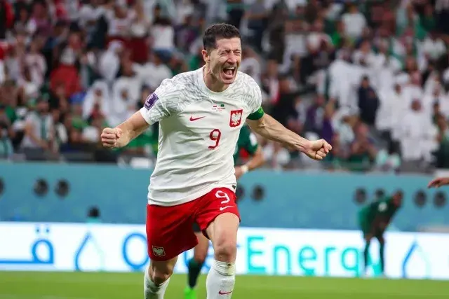 Ile zarabia Lewandowski tygodniowo? Zaskakujące kwoty i fakty