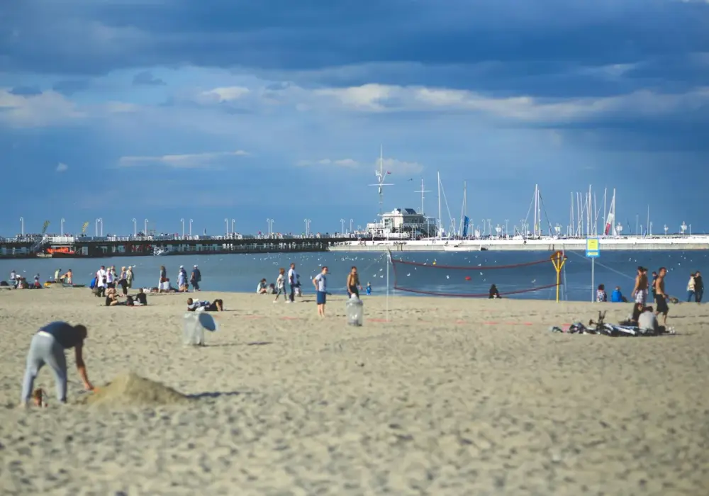 Sopot plaża - Przewodnik: Wybierz idealny odcinek i uniknij tłumów