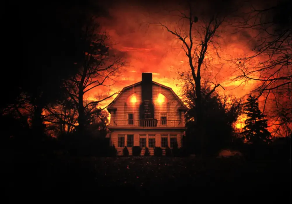 Dom z koszmarów - Recenzja horroru na faktach. Czy warto go obejrzeć?