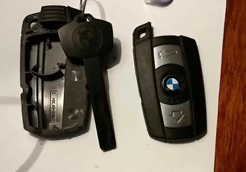 Wymiana baterii w kluczyku BMW E60 - proste kroki, uniknij problemów