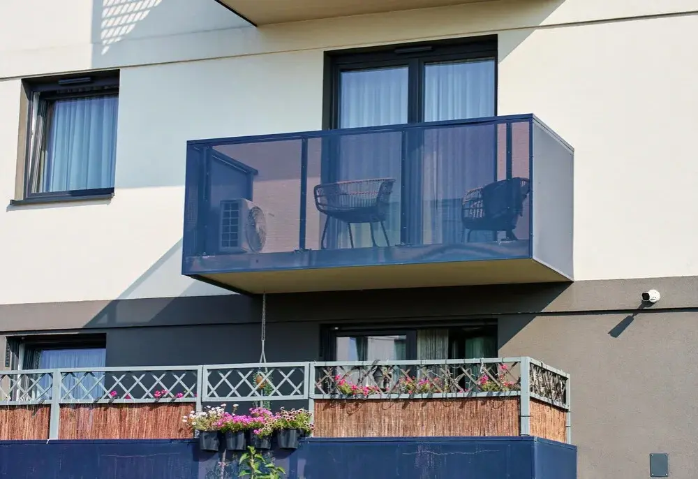 Co to jest balkon? Odkryj jego funkcje i znaczenie w architekturze