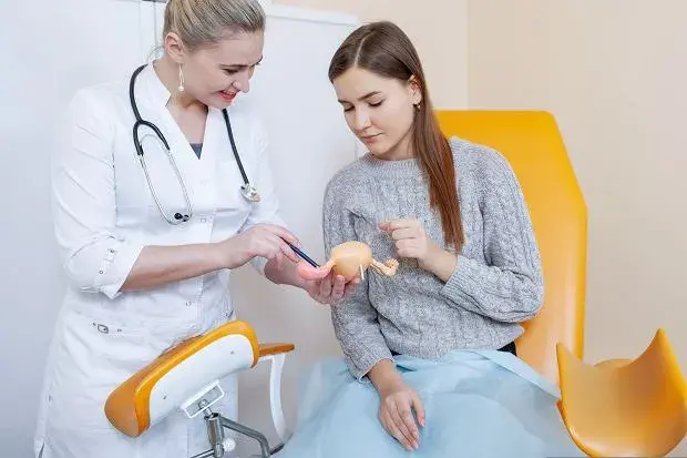 Czy podczas okresu można iść do ginekologa? Prawda o wizytach w czasie miesiączki
