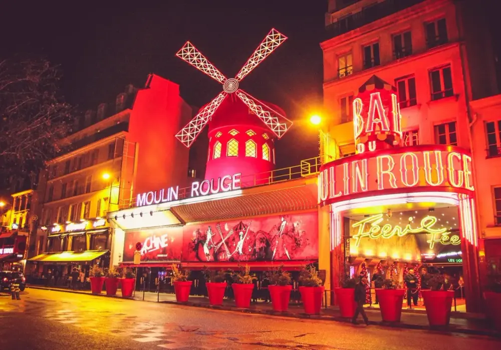 Moulin Rouge Paryż: Przewodnik po legendzie i praktycznych poradach