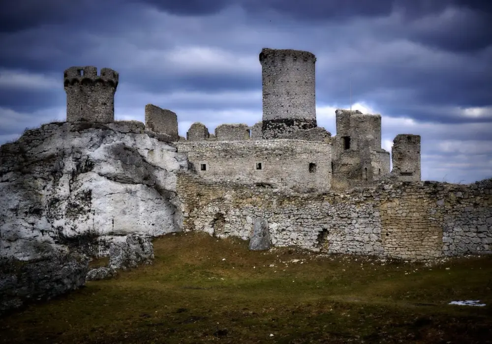 Zamek w Ogrodzieńcu: historia, zwiedzanie, ceny biletów i atrakcje w okolicy
