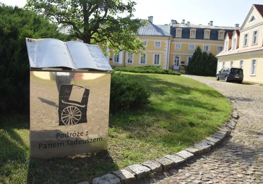 Soplicowo: Symbol Polski i jego filmowa replika w Cichowie