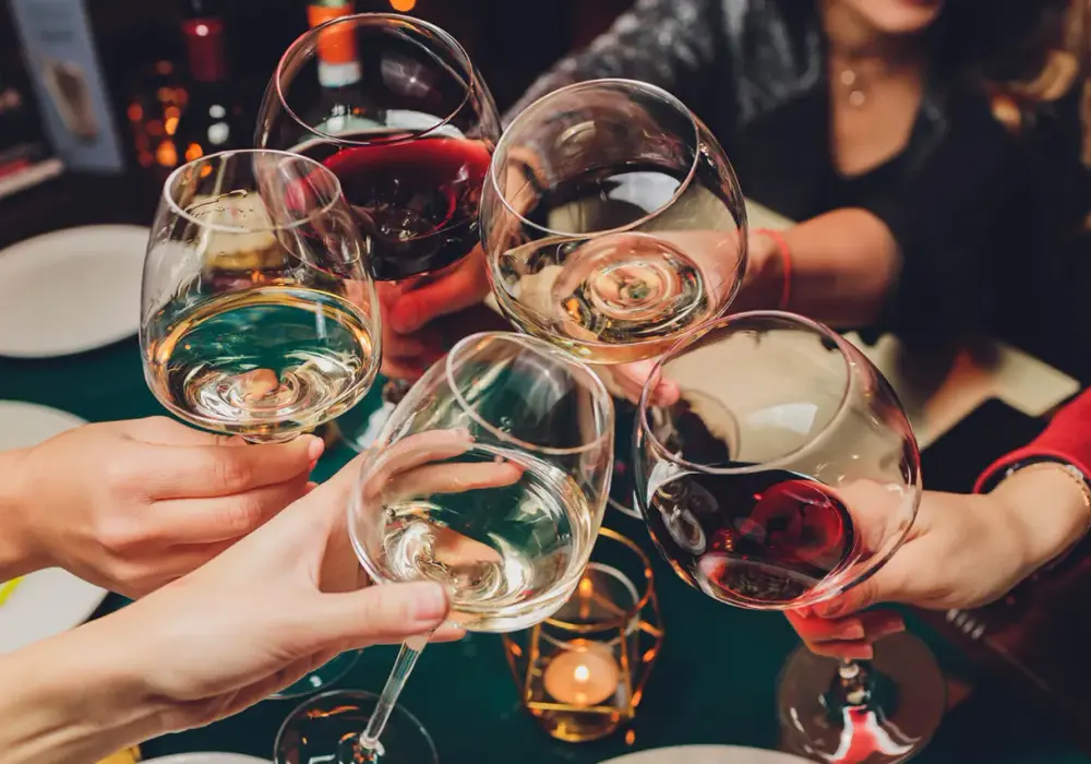 Tabletki antykoncepcyjne a alkohol - kiedy naprawdę jest ryzyko?