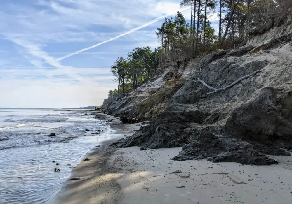 Orzechowo - Co zobaczyć? Klif, plaża i wieża widokowa