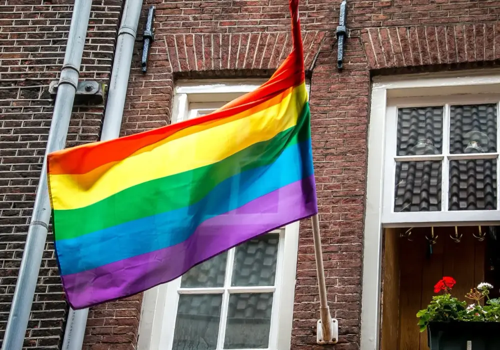 Tęczowa flaga LGBT - co naprawdę oznacza? Unikaj błędów!