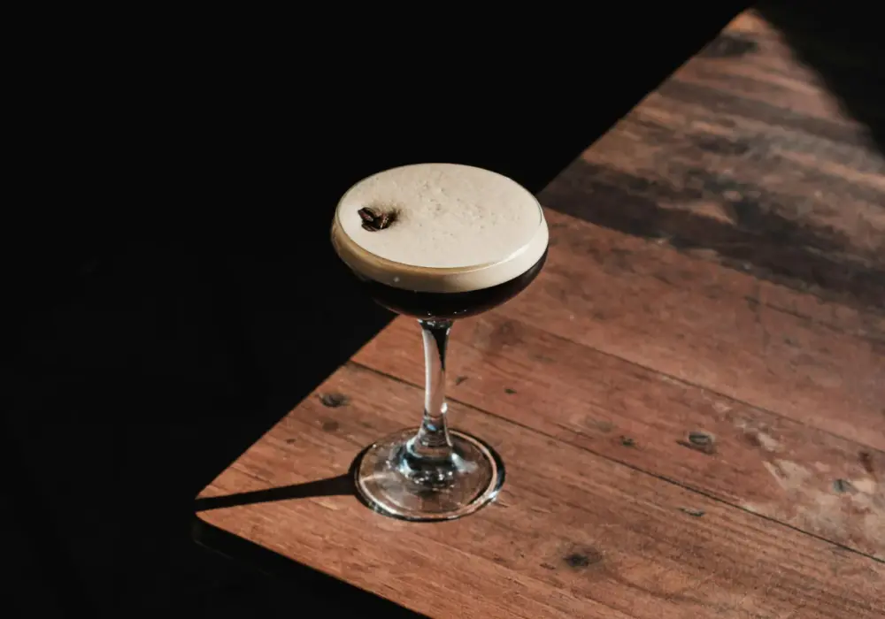 Espresso Martini: Pianka bez ekspresu? Poznaj triki!