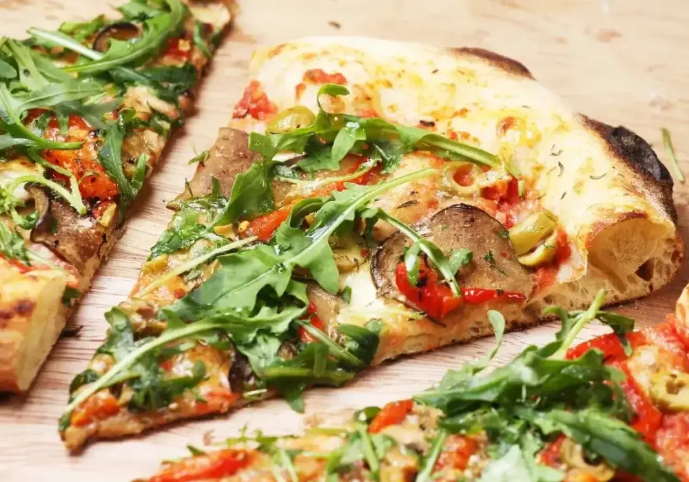 W jakiej temperaturze piec pizzę - Jak uzyskać idealnie chrupki spód?