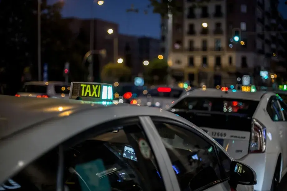 Ile kosztuje taxi za 20 km? Sprawdź ceny i ukryte opłaty