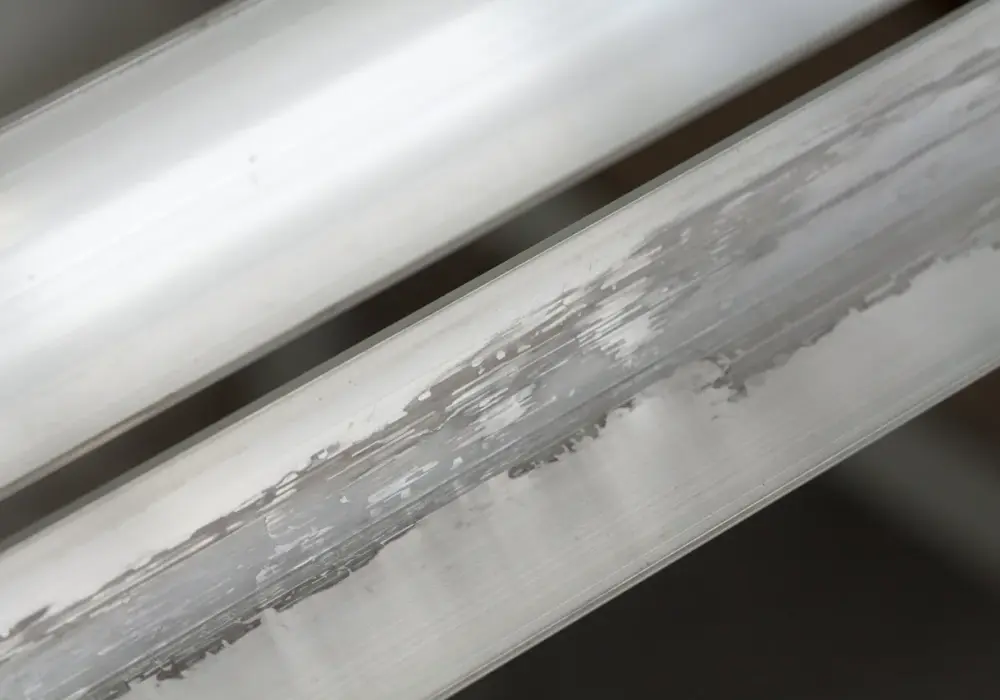 Korozja aluminium - jak rozpoznać objawy i skutecznie chronić metal?