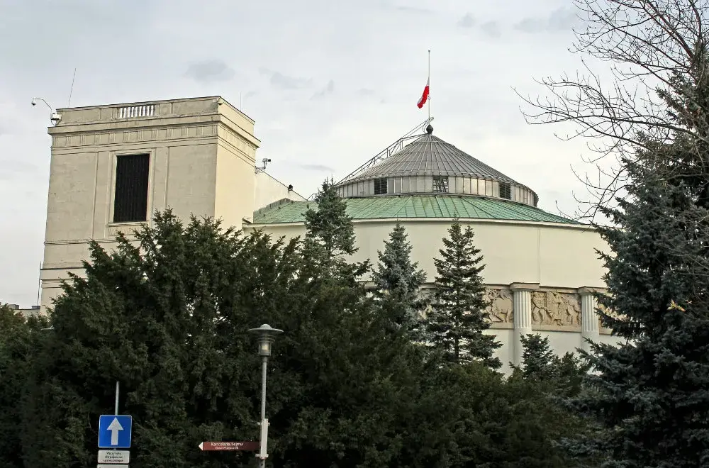 Czy sejm może rozwiązać senat? Odkryj prawdę o uprawnieniach parlamentu