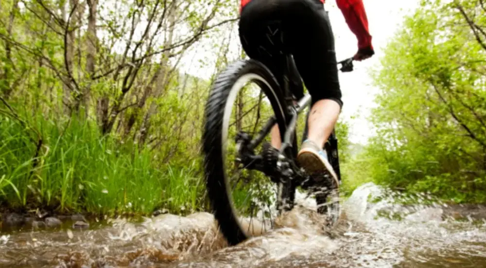 Rowery MTB co to znaczy - poznaj ich zalety i cechy w terenie