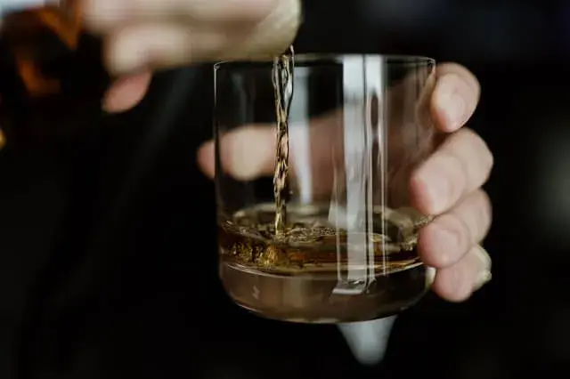 Kto jest patronem alkoholików i jak może pomóc w walce z uzależnieniem?