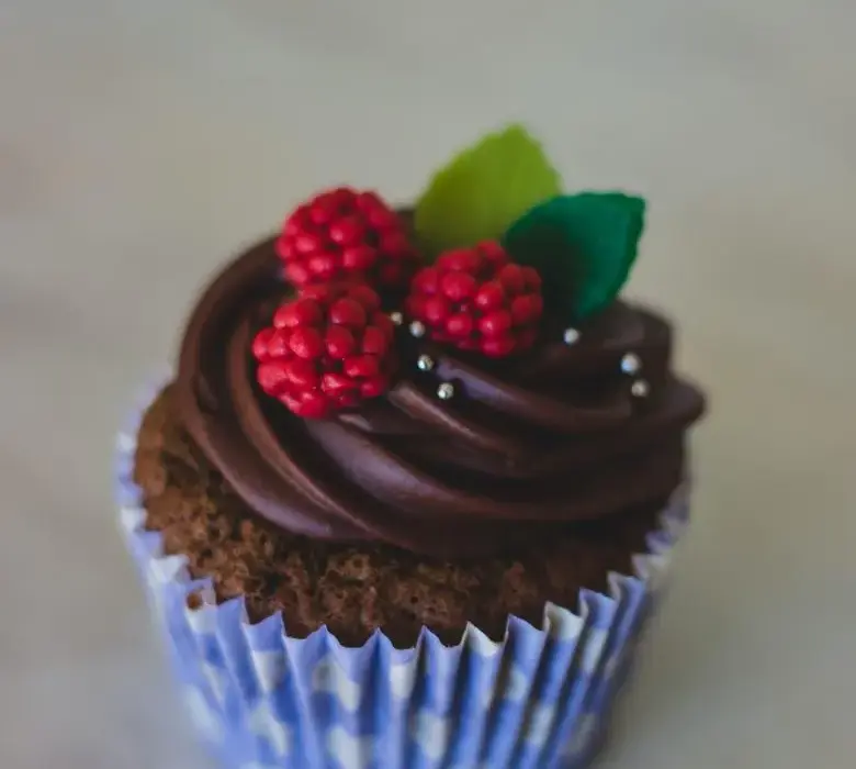 Ile kalorii ma muffinka czekoladowa? Sprawdź, czy warto ją jeść!