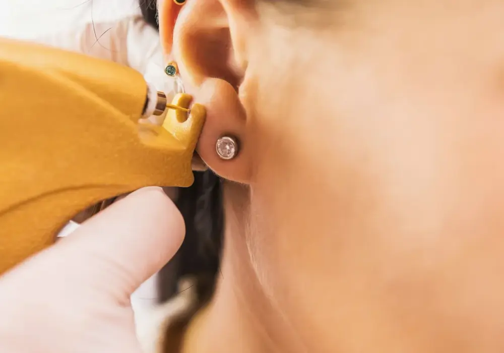 Ile kosztuje piercing ucha? Ceny, rodzaje, porady!