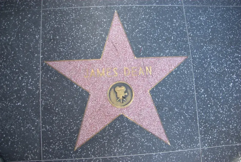 Ile jest gwiazd w alei Hollywood? Zaskakujące fakty i historia